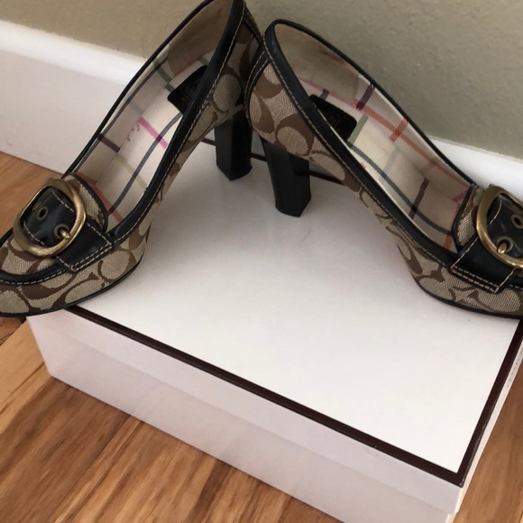 COACH Monogrammed Hillory Heels 6.5 - Picture 5 of 8